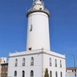 Der Leuchtturm La Farola am Hafen