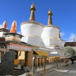 Stupas im Kloster
