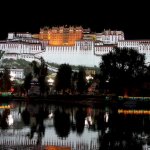 Der Potala-Palast bei Nacht