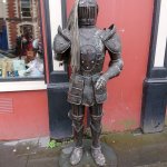 Alter Ritter in der Einkaufsstraße in Derry / Londonderry