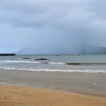 Regen zieht über die Bucht am Ballymastocker Beach bei Portsalon